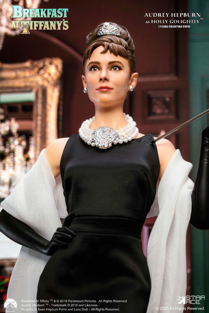 Star Ace Breakfast at Tiffanys Holly Golightly Deluxe Statue